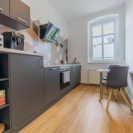 Modernes Apartment - Zentral, Ruhig, Wlan, Netflix, Kueche, Schreibtisch, Parkplatz, Waschtrockner Cottbus Exterior photo