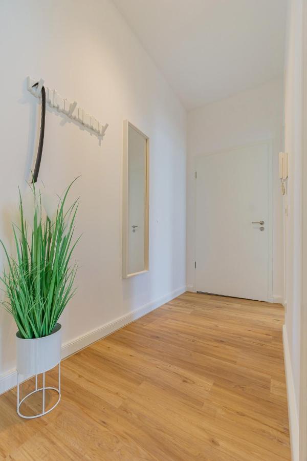 Modernes Apartment - Zentral, Ruhig, Wlan, Netflix, Kueche, Schreibtisch, Parkplatz, Waschtrockner Cottbus Exterior photo