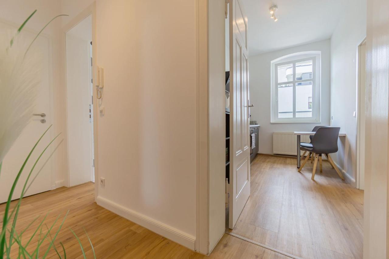 Modernes Apartment - Zentral, Ruhig, Wlan, Netflix, Kueche, Schreibtisch, Parkplatz, Waschtrockner Cottbus Exterior photo